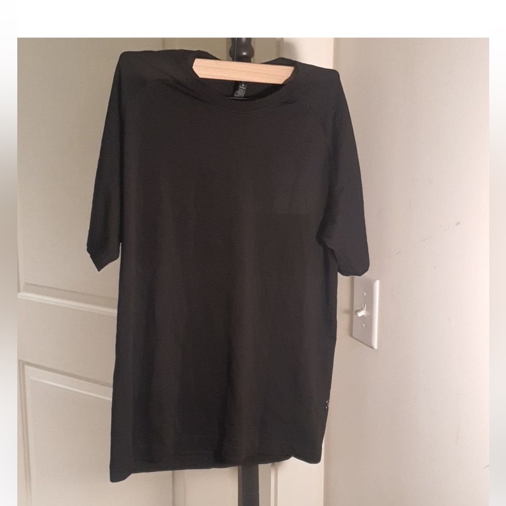 Lululemon performance stretch tshirt gray sz M
